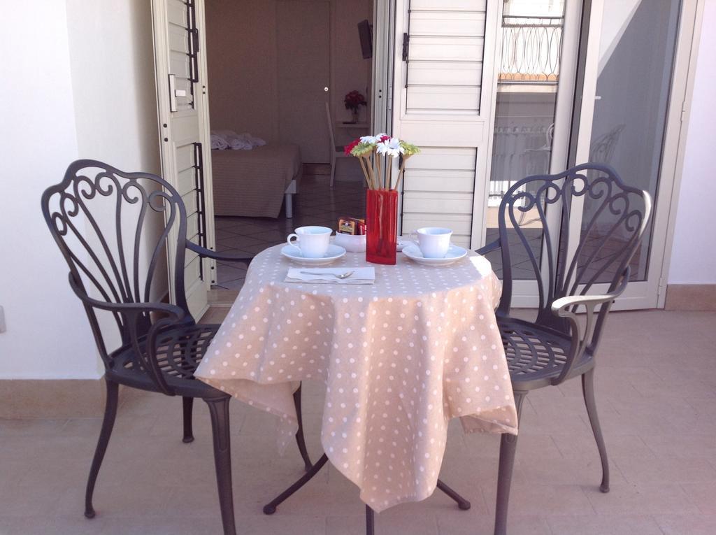 B&B A Casa Di Amici Giardini Naxos Ngoại thất bức ảnh