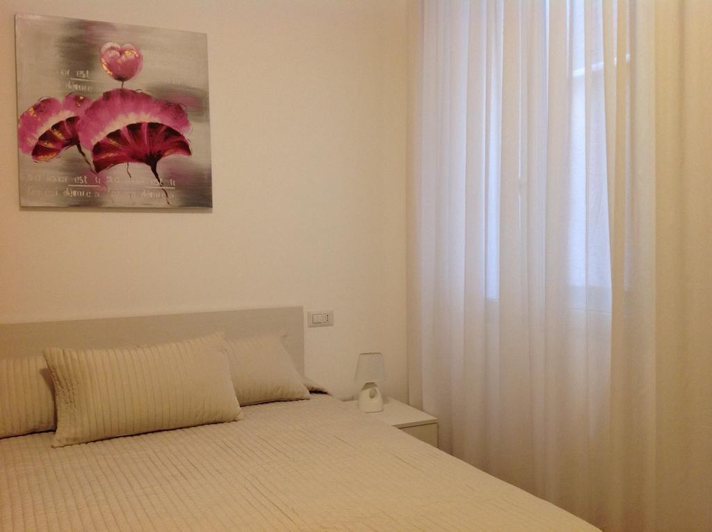 B&B A Casa Di Amici Giardini Naxos Phòng bức ảnh